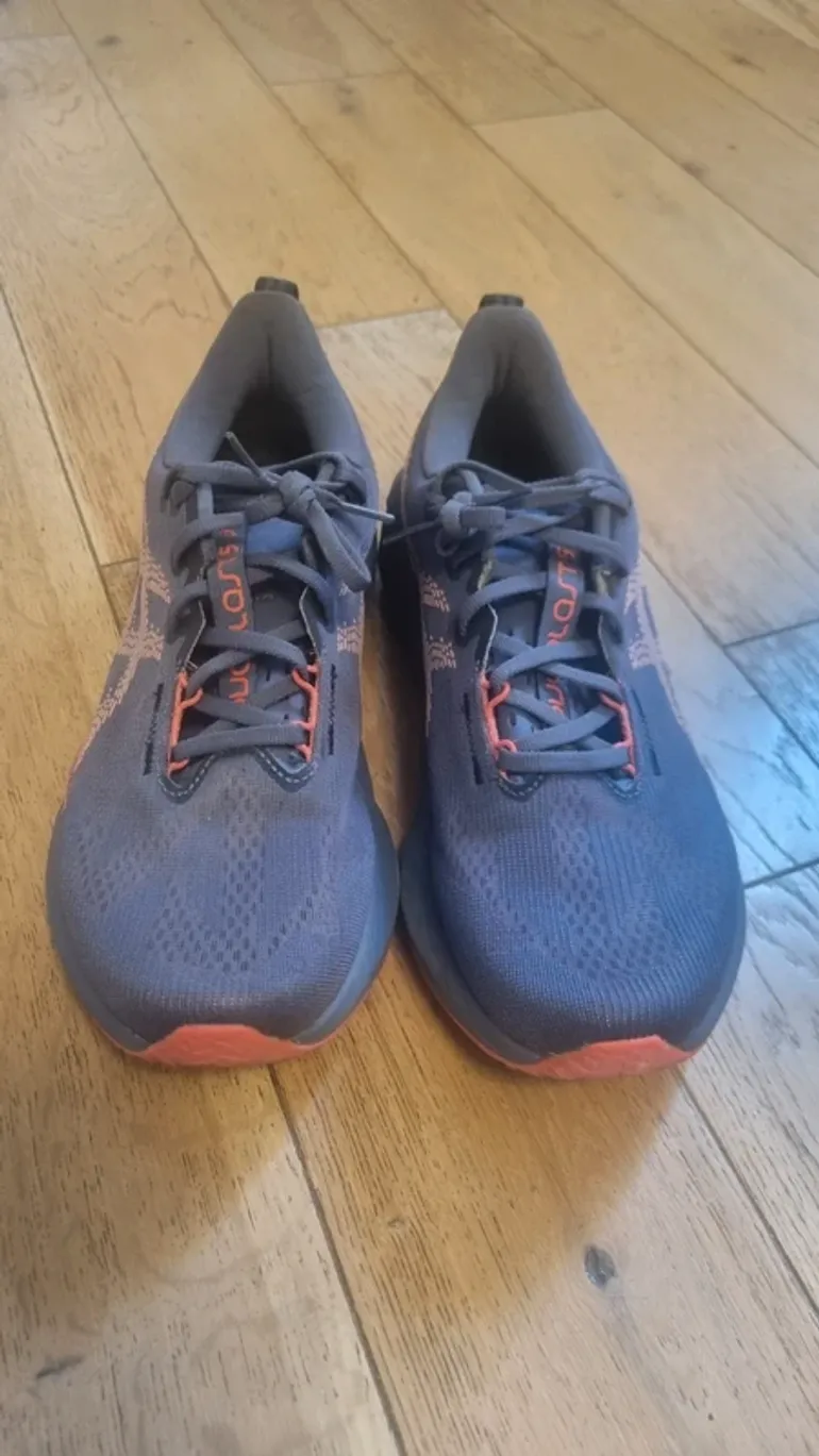 Brugt Asics Novablast 5 bike — billede 2 af 4