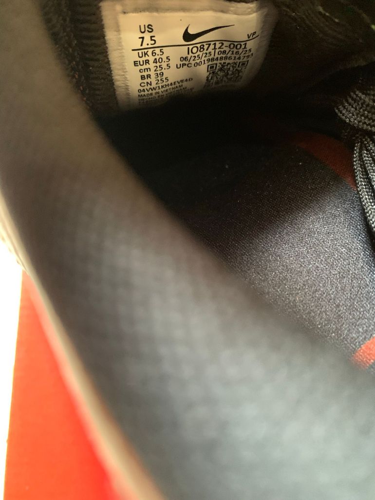 Used Nike Total 90 Size 40, 5 2026 bike — image 6 of 6