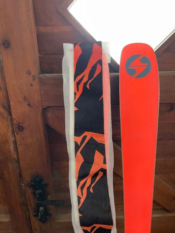 Käytetty Blizzard Hustle 9 172 cm with Marker Alpinist Bindings and Skins 2025 bike — kuva 6 / 8