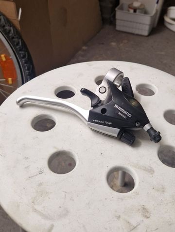 Used Shimano Sora ST-R221-R 8-speed Shifter Drivetrain & Pedals