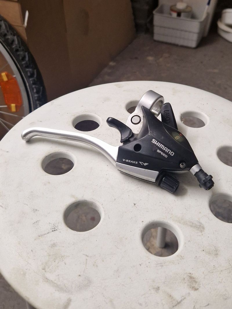 Used Shimano Sora ST-R221-R 8-speed Shifter Drivetrain & Pedals