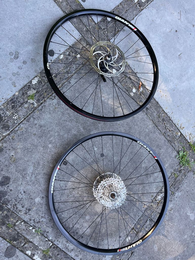 Used Giant wheelset 26 inch (old) QR 9x100 / 9x135 bike — image 1 of 11