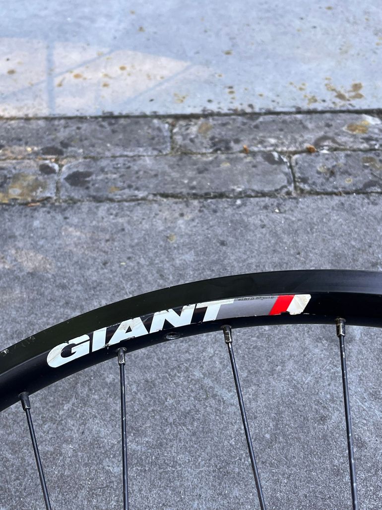 Used Giant wheelset 26 inch (old) QR 9x100 / 9x135 bike — image 3 of 11