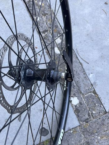 Used Giant wheelset 26 inch (old) QR 9x100 / 9x135 bike — image 6 of 11