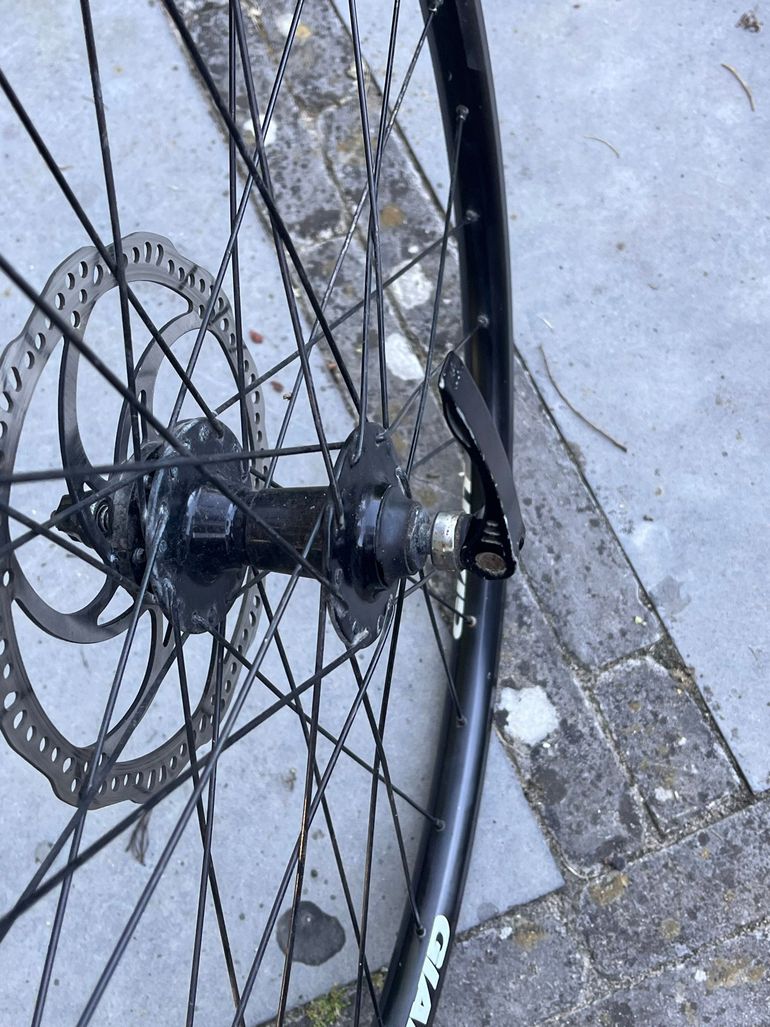 Used Giant wheelset 26 inch (old) QR 9x100 / 9x135 bike — image 6 of 11