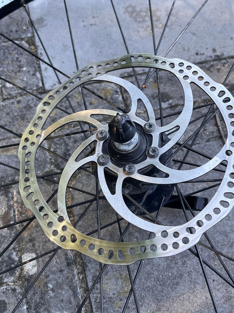 Used Giant wheelset 26 inch (old) QR 9x100 / 9x135 bike — image 4 of 11