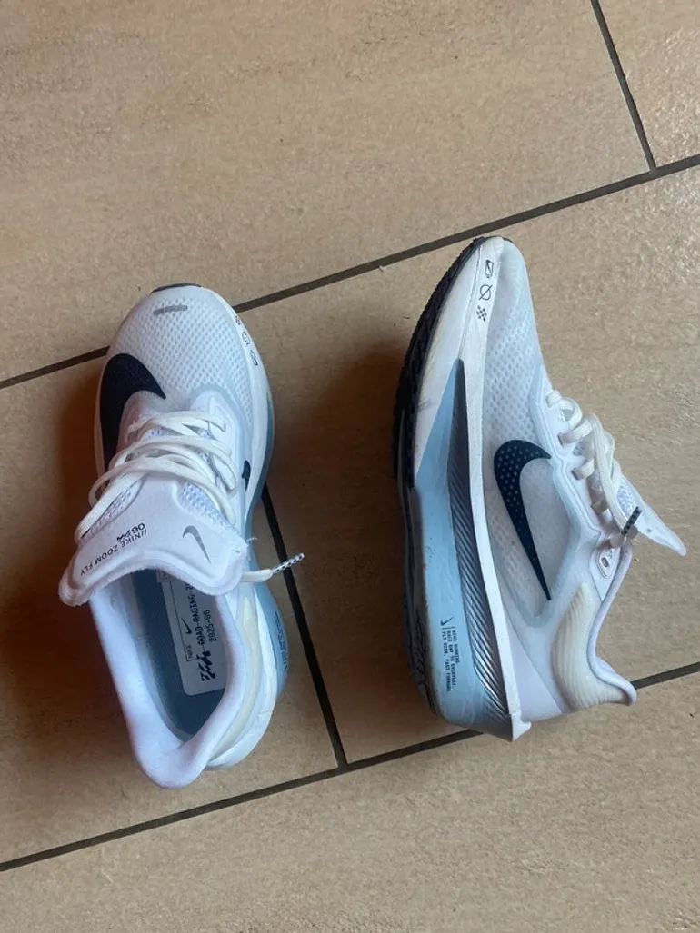Used Premium Zoom Fly 6 bike — image 3 of 5