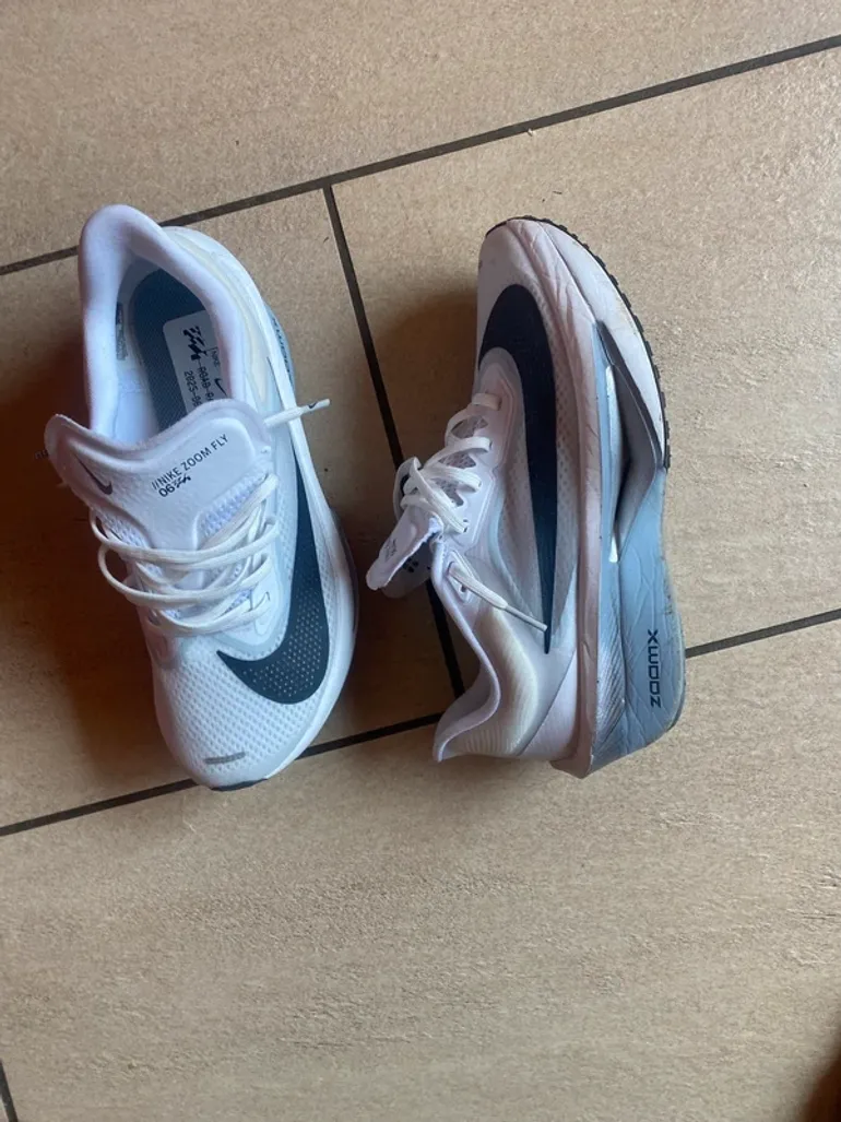 Used Premium Zoom Fly 6 bike — image 1 of 5