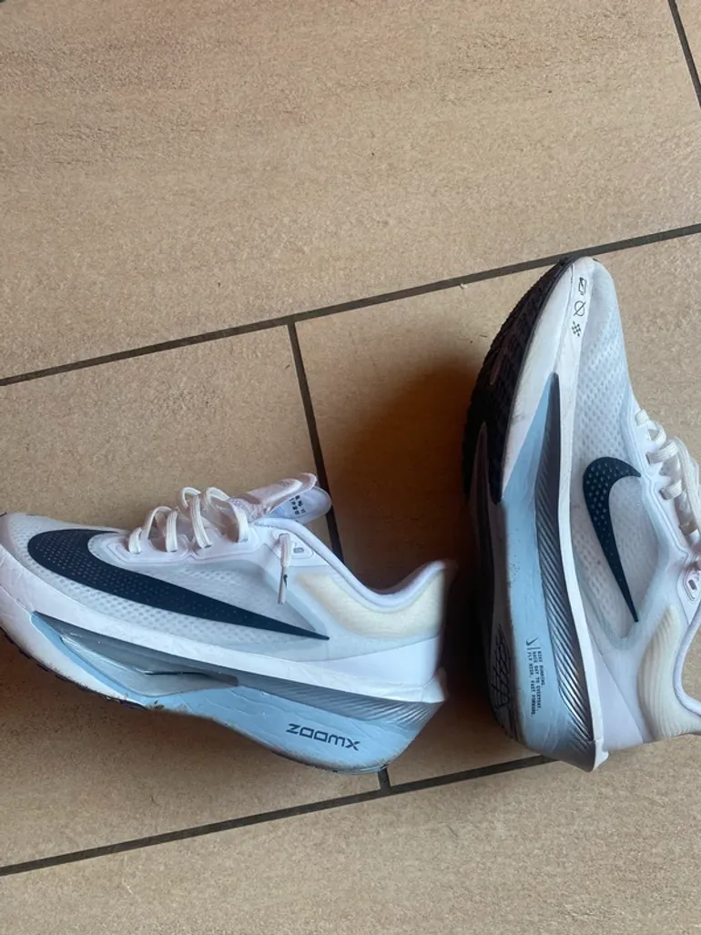 Used Premium Zoom Fly 6 bike — image 4 of 5