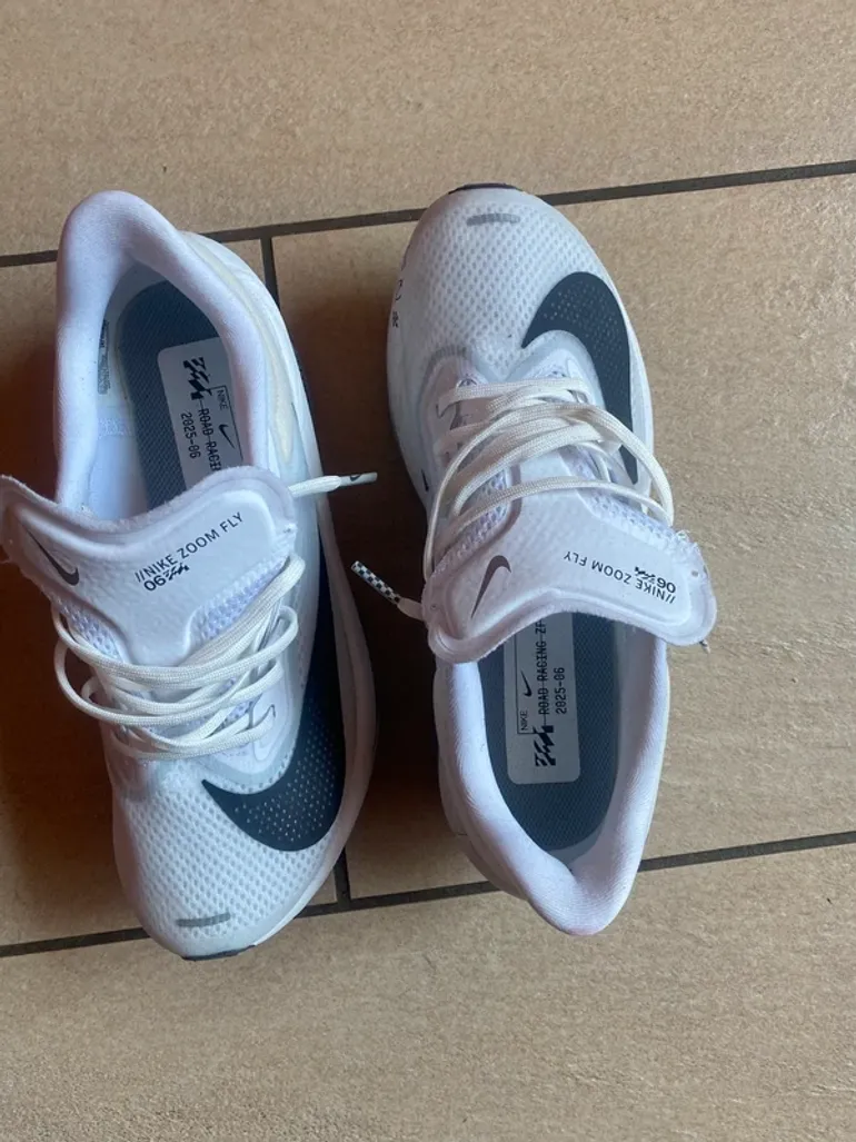 Used Premium Zoom Fly 6 bike — image 2 of 5