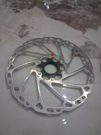 Käytetty Shimano Deore SM-RT64 Centerlock Disc 2025 bike