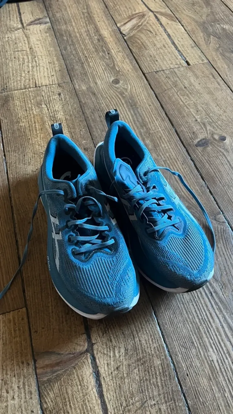 Brugt Asics superblast 2 bike — billede 1 af 5