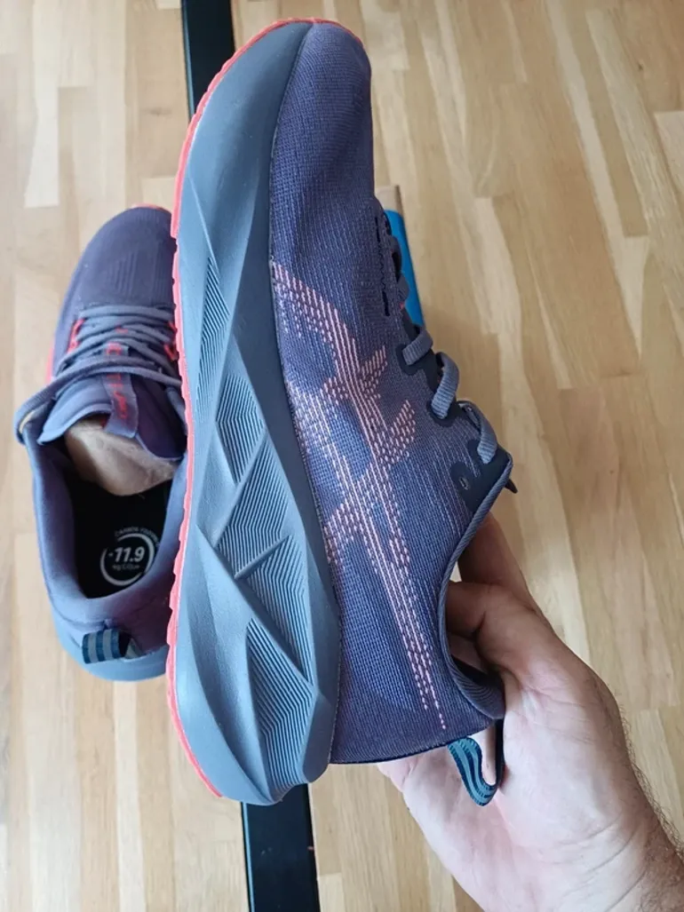 Used Asics Novablast 5 bike — image 3 of 8