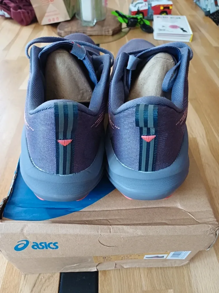 Used Asics Novablast 5 bike — image 5 of 8