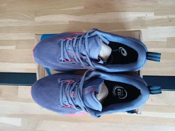 Used Asics Novablast 5 bike — image 2 of 8