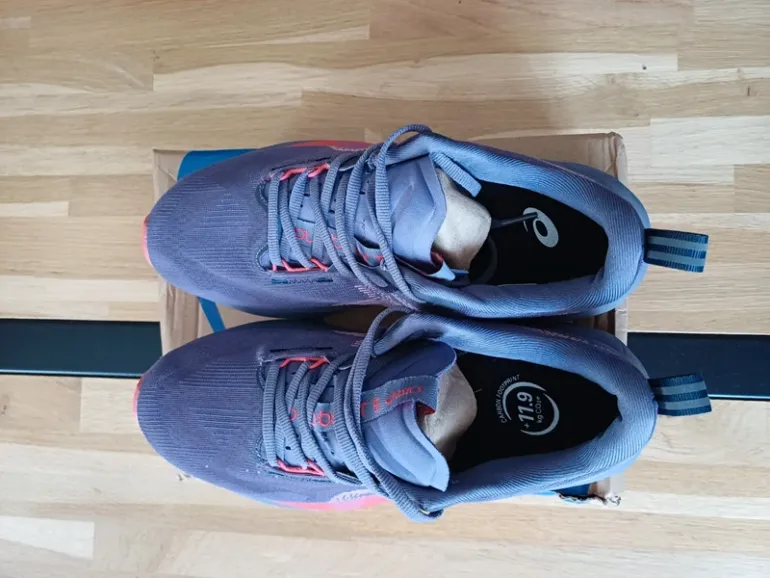 Used Asics Novablast 5 bike — image 2 of 8