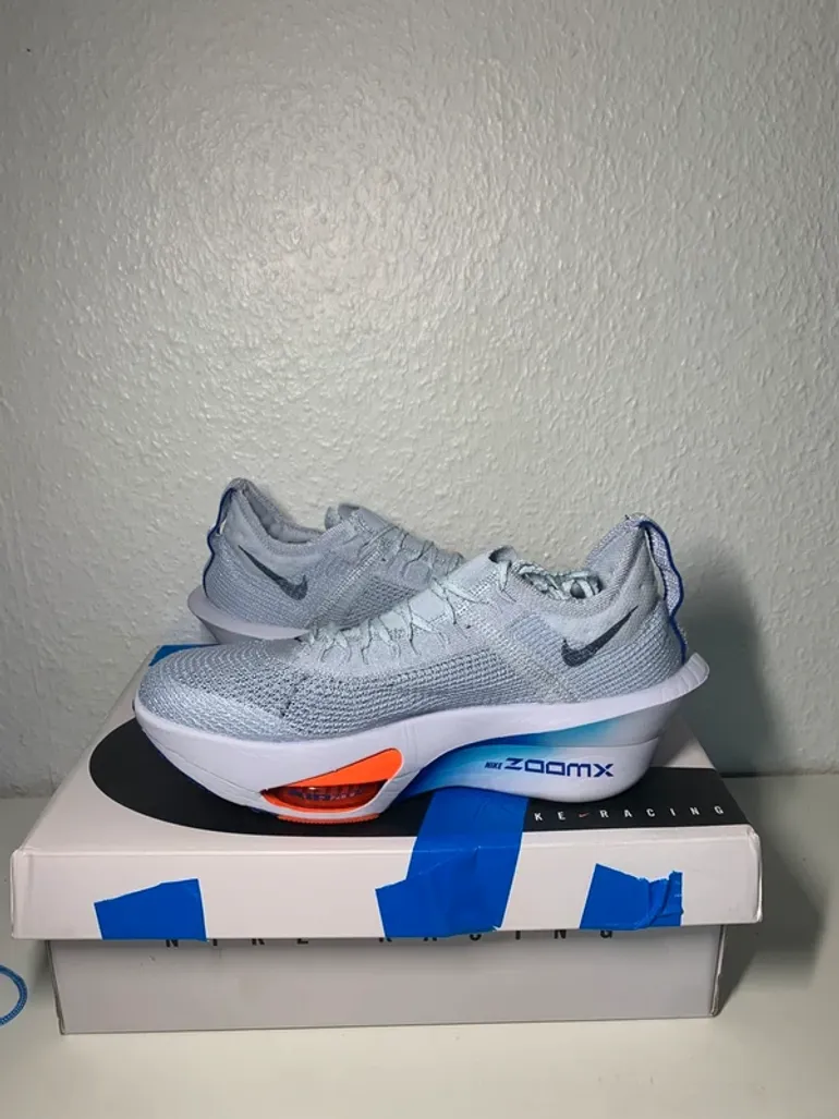 Used Nike Laufschuhe babyblau GR. 43 bike — image 2 of 11