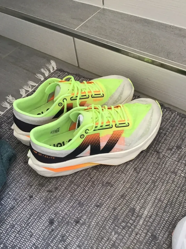 Käytetty New Balance FuelCell SuperComp Elite v4 bike — kuva 1 / 7