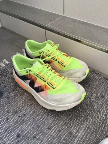 Käytetty New Balance FuelCell SuperComp Elite v4 bike — kuva 2 / 7