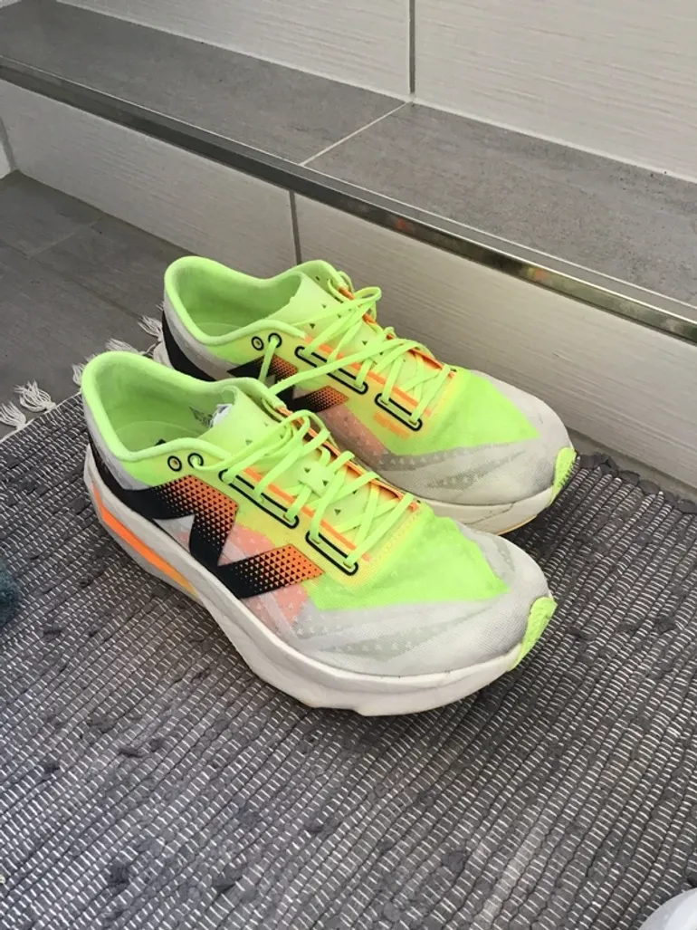 Käytetty New Balance FuelCell SuperComp Elite v4 bike — kuva 2 / 7