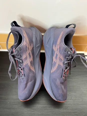 Used Asics Novablast 5 bike — image 3 of 6
