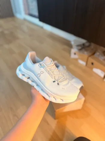 Tweedehands On Running Cloudtilt bike — afbeelding 3 van 4