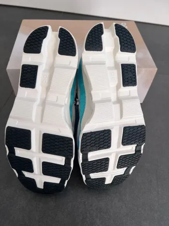 Použité Lightweight On Running Trainers bike — obrázek 7 z 8