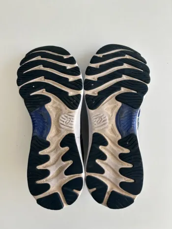 Used Asics Gel-Nimbus 23 bike — image 3 of 8