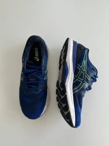 Used Asics Gel-Nimbus 23 bike — image 2 of 8