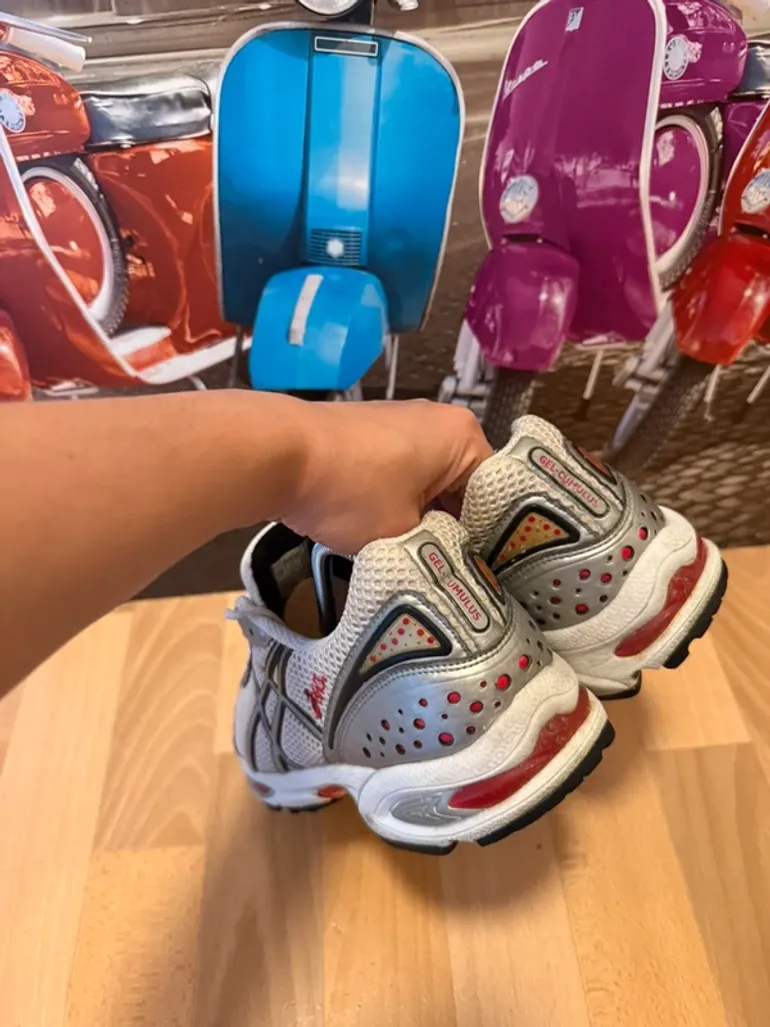 Used Asics Gel-Cumulus bike — image 3 of 5