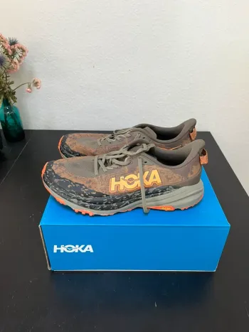 Brugt Hoka Speedgoat 6 bike