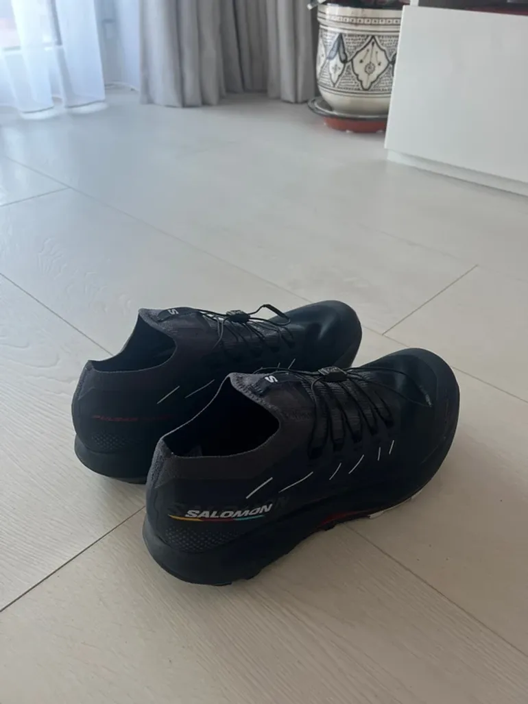 Used Salomon sneakers bike — image 3 of 5