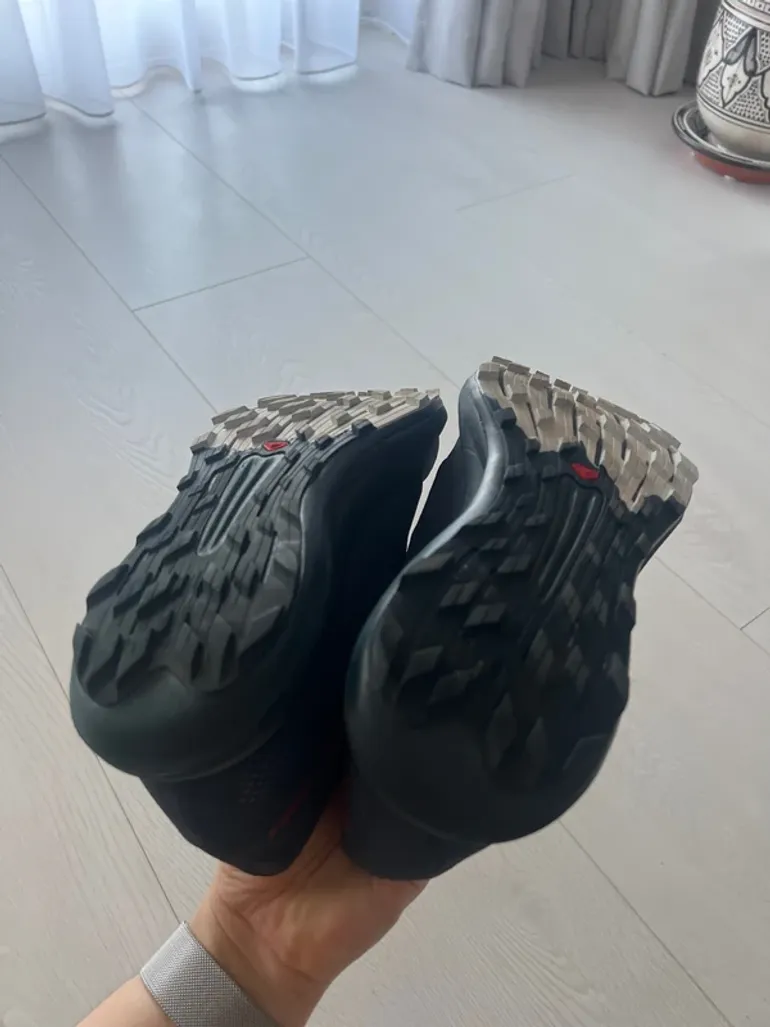 Used Salomon sneakers bike — image 4 of 5