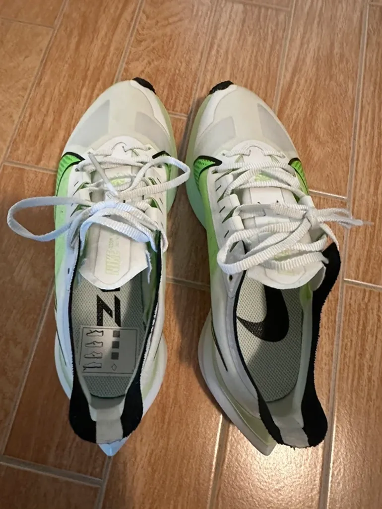 Tweedehands Nike Air Zoom bike — afbeelding 2 van 7