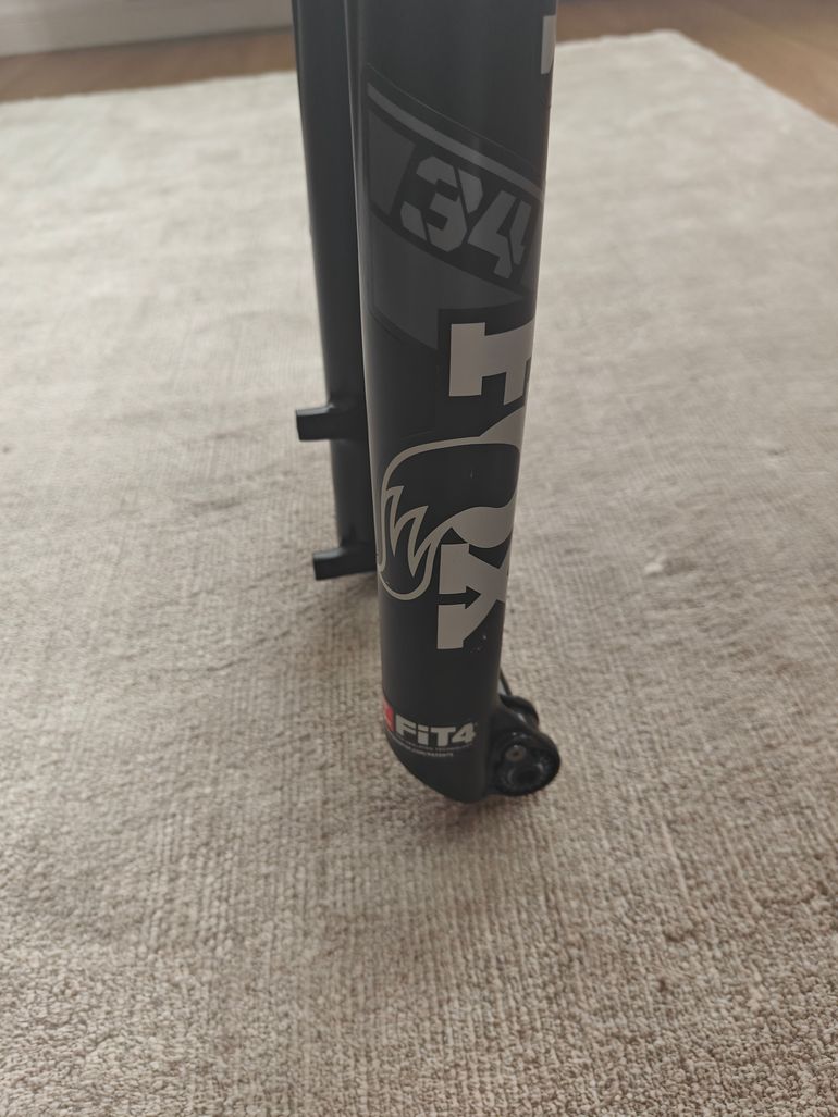 Used Fox Racing Shox 34 Performance Elite Fork 2025 bike — image 5 of 10