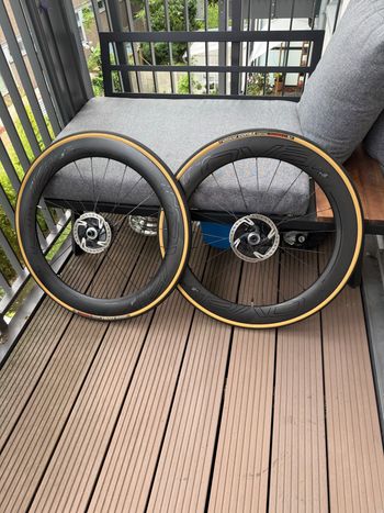 Käytetty Roval CLX 64 Carbon Road Wheel bike