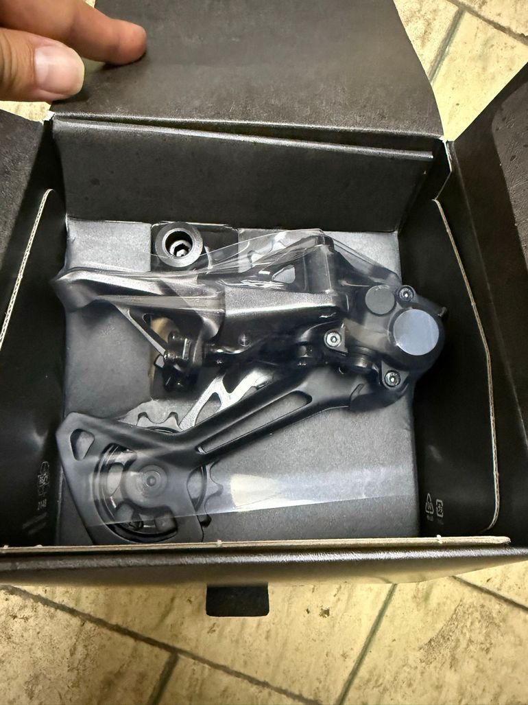Used Shimano XT RD-M8100 SGS bike — image 3 of 6