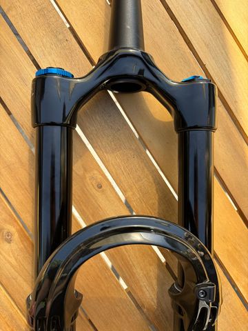 Fox 36 Elite Grip2 Fork 2025 bike usato — immagine 3 di 10
