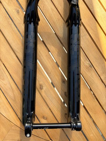 Fox 36 Elite Grip2 Fork 2025 bike usato — immagine 2 di 10