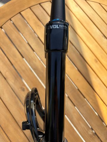 Fox 36 Elite Grip2 Fork 2025 bike usato — immagine 8 di 10