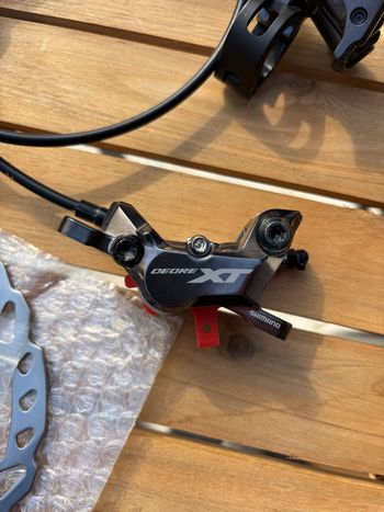 Tweedehands Shimano XT 4 piston brakeset 2025 bike — afbeelding 3 van 4