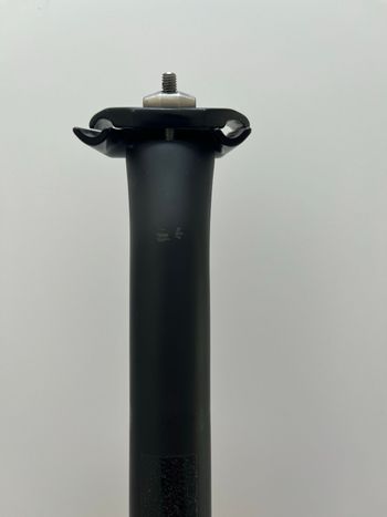 Käytetty Focus Izalco Max G4 Aero Carbon Seatpost 15mm Setback 2024 bike — kuva 8 / 8