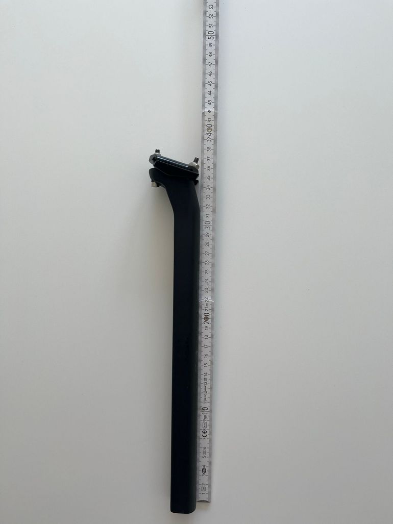 Käytetty Focus Izalco Max G4 Aero Carbon Seatpost 15mm Setback 2024 bike — kuva 1 / 8