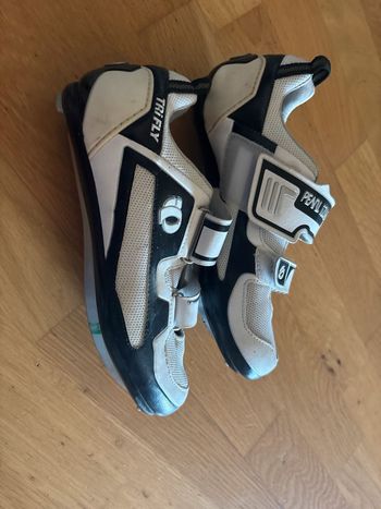 Pearl Izumi Triathlon Radschuhe Gr. 39, 5 bike d'occasion — image 2 sur 4