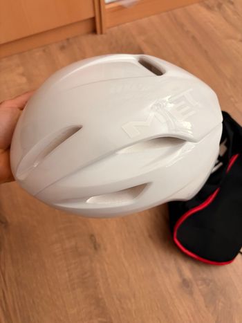 Used MET Manta MIPS Helmet 2026 bike — image 2 of 8