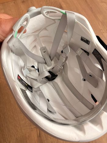 Used MET Manta MIPS Helmet 2026 bike — image 5 of 8