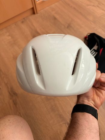 Used MET Manta MIPS Helmet 2026 bike — image 8 of 8