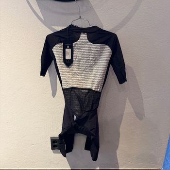 Used Q36.5 Dottore Clima Road Skinsuit M// NEW!! 50% OFF!! 2025 bike — image 2 of 2