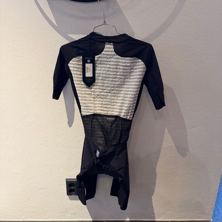 Used Q36.5 Dottore Clima Road Skinsuit M// NEW!! 50% OFF!! 2025 bike — image 2 of 2