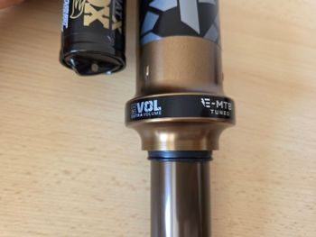 Käytetty Fox DPX2 Factory 230x60mm Kashima 2025 bike — kuva 6 / 10